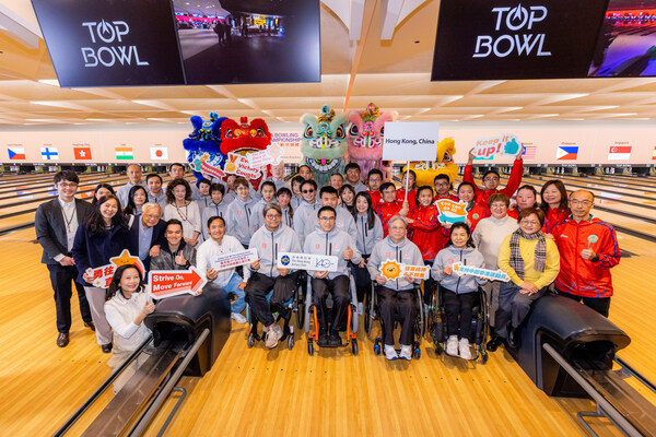 The Hong Kong representative team and the representatives from the co-organizing institutions.